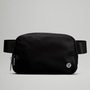 BNWT Lululemon Everywhere Belt Bag Black